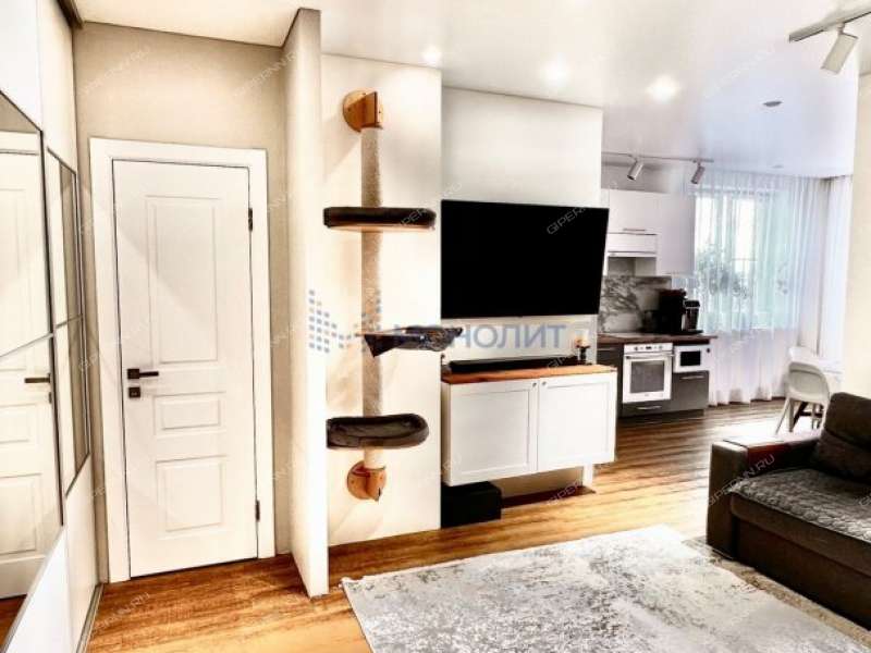 трёхкомнатная квартира на улице Мельникова дом 25