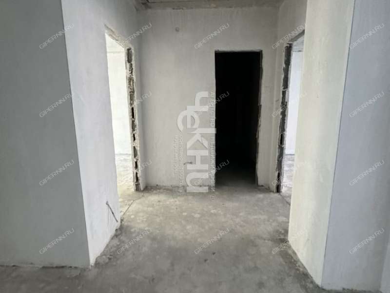трёхкомнатная квартира на Полтавской улице дом 15