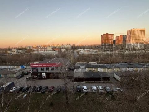 3-komnatnaya-ul-strokina-d-3a фото