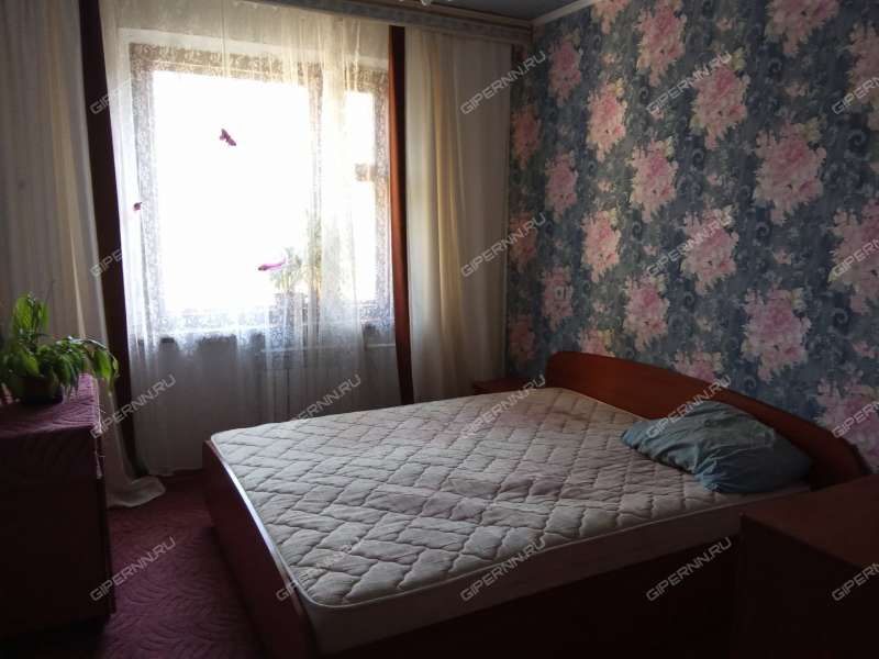 трёхкомнатная квартира на улице Красных Зорь дом 24