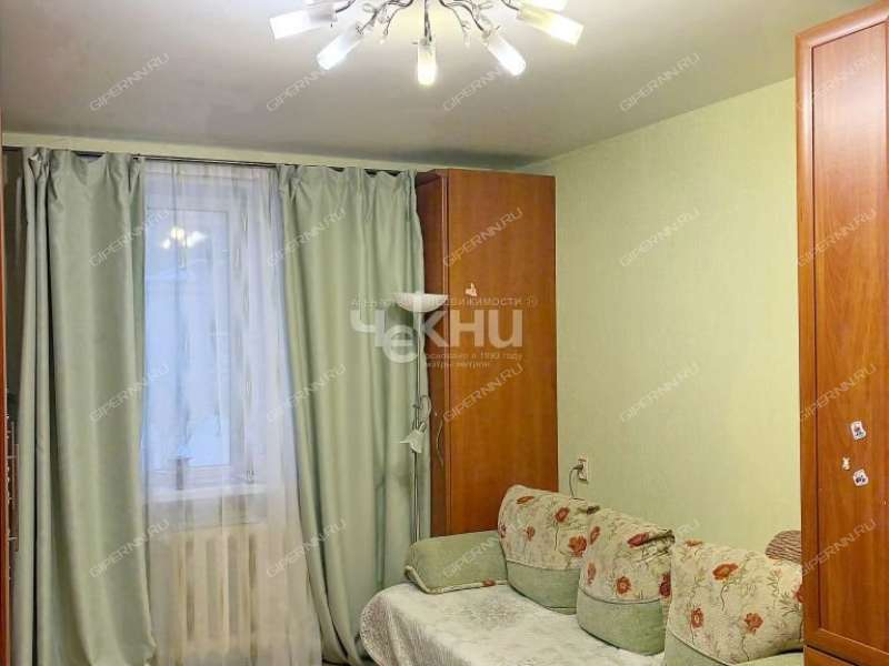 трёхкомнатная квартира на Полтавской улице дом 35