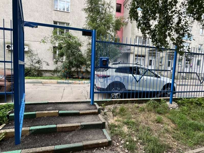 помещение под офис, торговую площадь на улице Германа Лопатина