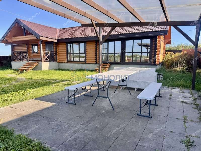 дом на улице Счастливая село Елховка