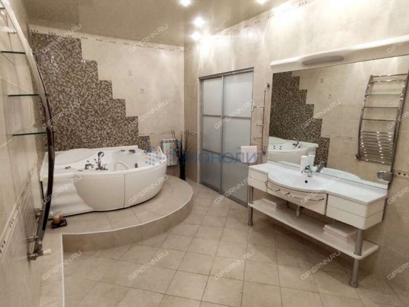 трёхкомнатная квартира на Большой Покровской улице дом 20б