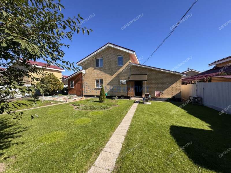 дом на Озёрной улице деревня Крутая