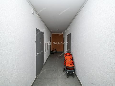 1-komnatnaya-ul-geroya-sovetskogo-soyuza-safronova-d-7-k1 фото