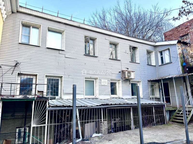 здание под офис, торговую площадь в переулке Вахитова