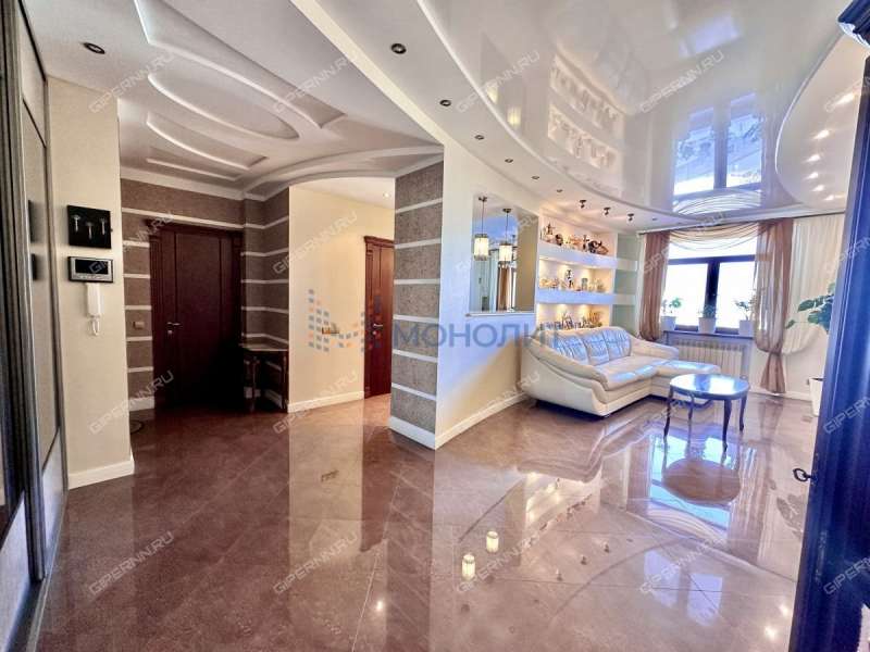 трёхкомнатная квартира на улице Короленко дом 19б