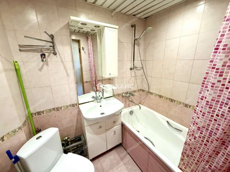 трёхкомнатная квартира на улице Героя Советского Союза Усилова дом 1