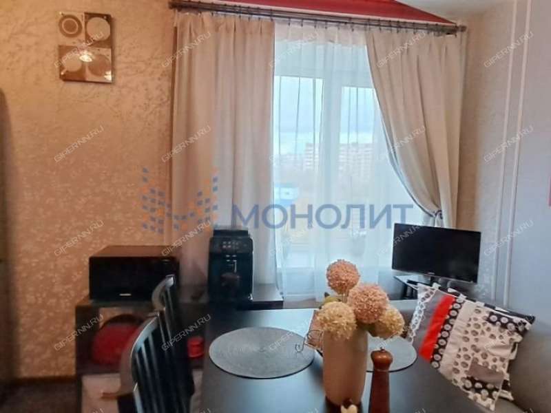 трёхкомнатная квартира на Вятской улице дом 9