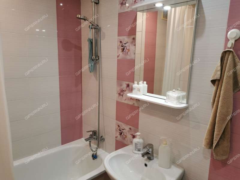 однокомнатная квартира на бульваре 60-летия Октября дом 21 к1