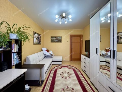 3-komnatnaya-ul-verhnepecherskaya-d-8 фото