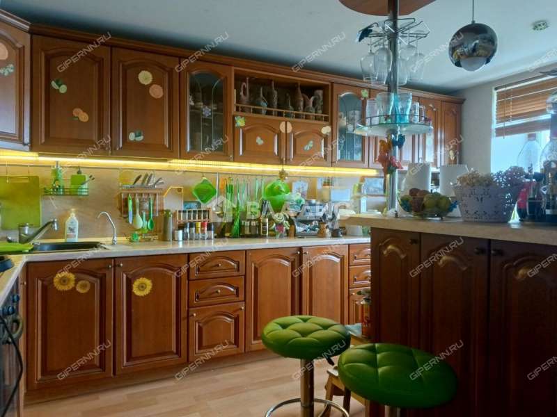 пятикомнатная квартира на проспекте Гагарина дом 119