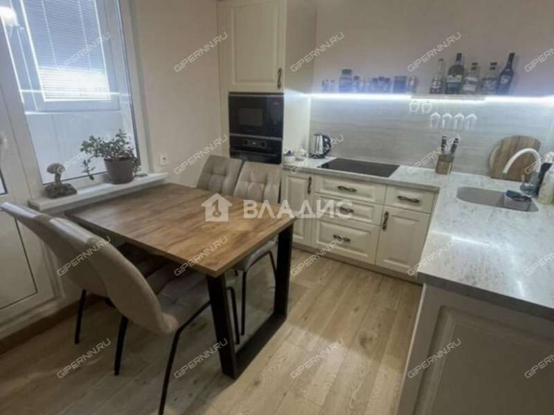 однокомнатная квартира на Бурнаковской улице дом 83