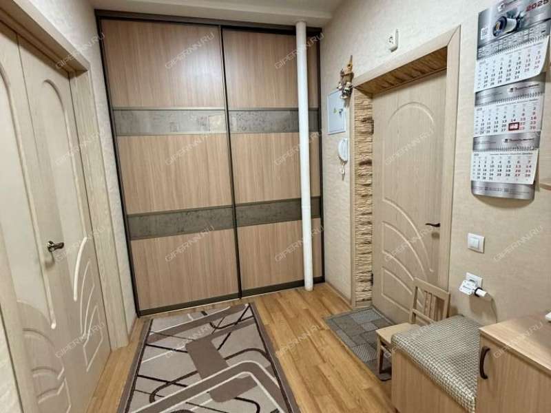 трёхкомнатная квартира на улице Челюскинцев дом 2