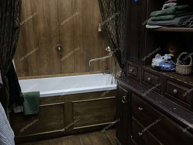 четырёхкомнатная квартира на улице Воровского дом 24