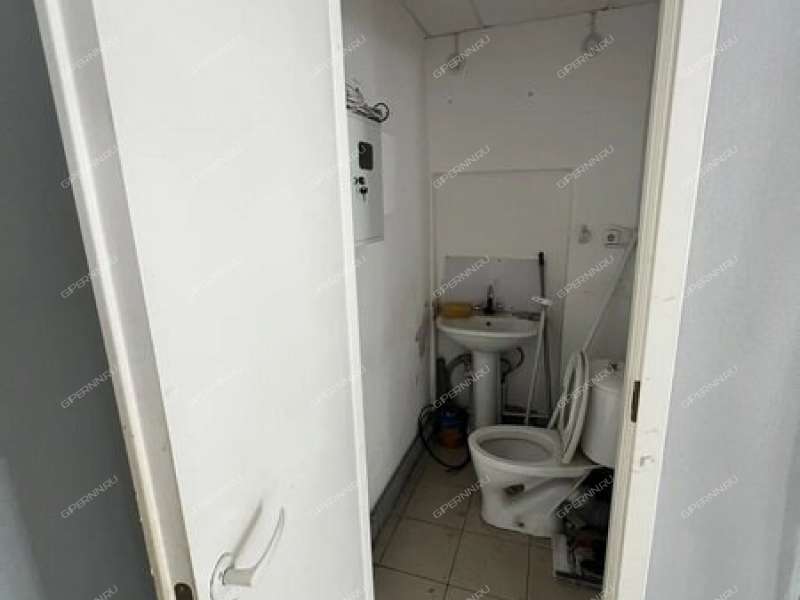 помещение под торговую площадь на Моховая ул. 18