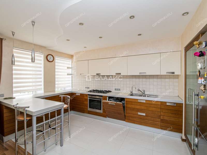 четырёхкомнатная квартира на улице Максима Горького дом 50