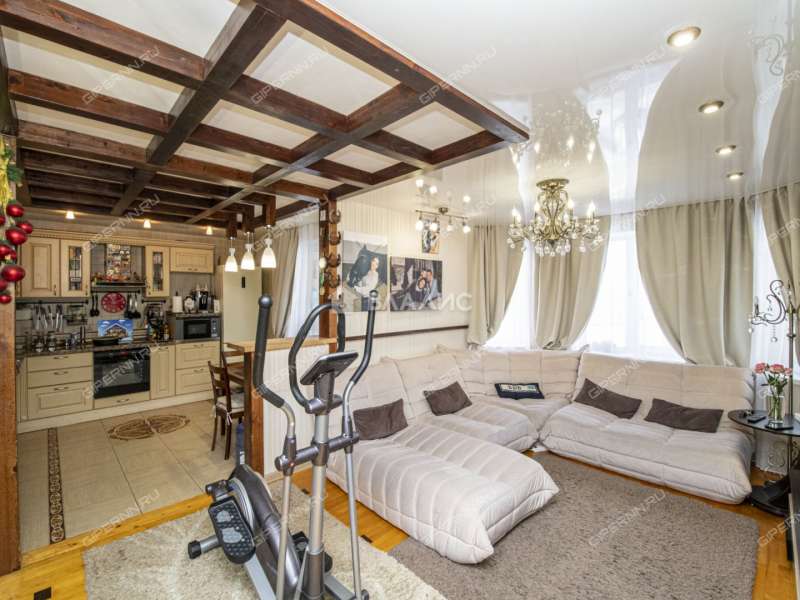 трёхкомнатная квартира на улице Карла Маркса дом 52