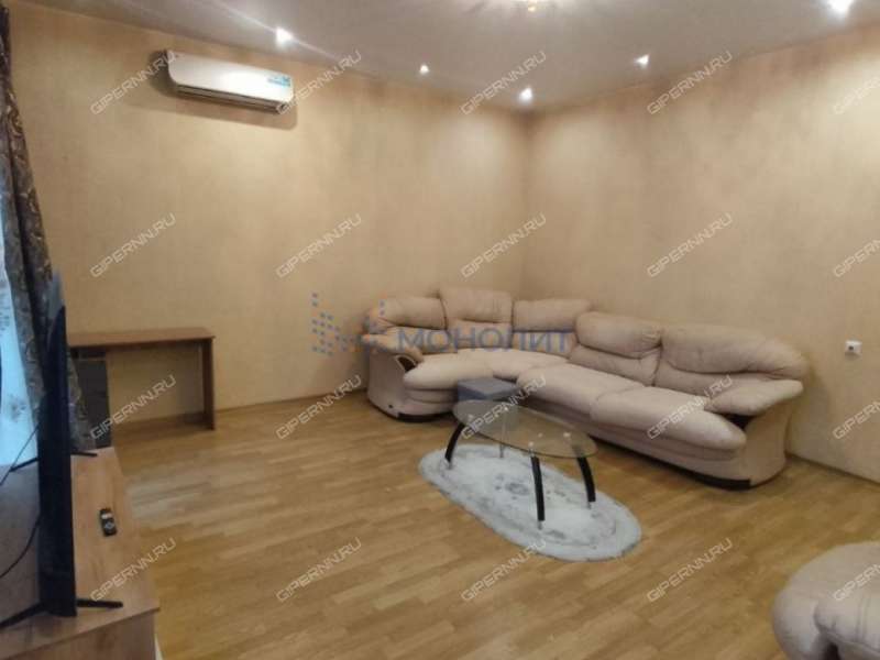 трёхкомнатная квартира на улице Коминтерна дом 168