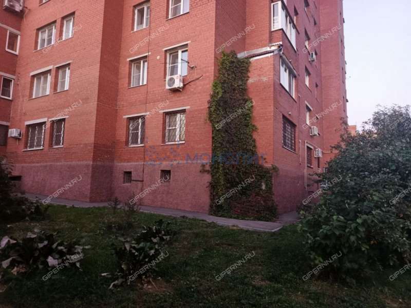 трёхкомнатная квартира на улице Александра Хохлова дом 21