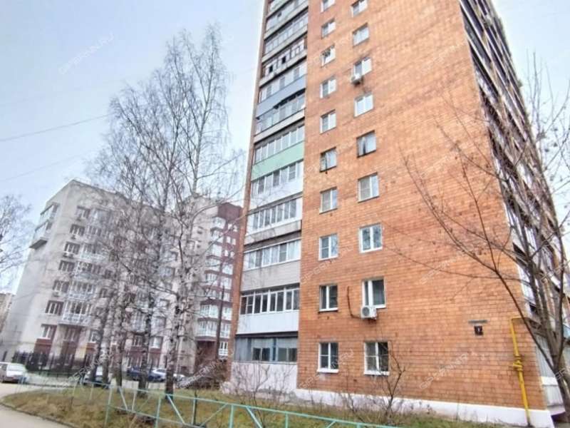 четырёхкомнатная квартира в 2-м микрорайоне дом 1 город Кстово