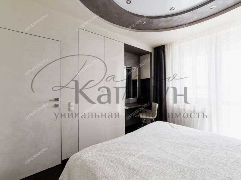 трёхкомнатная квартира на улице Родионова дом 192, к3