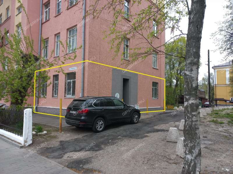 помещение под офис, торговую площадь на улице Минина