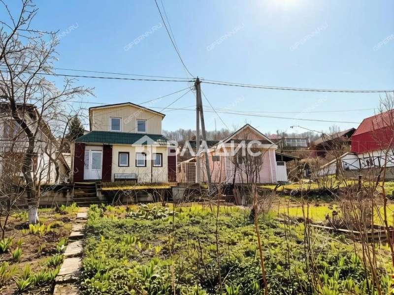 дом на улице Зеленкина село Безводное