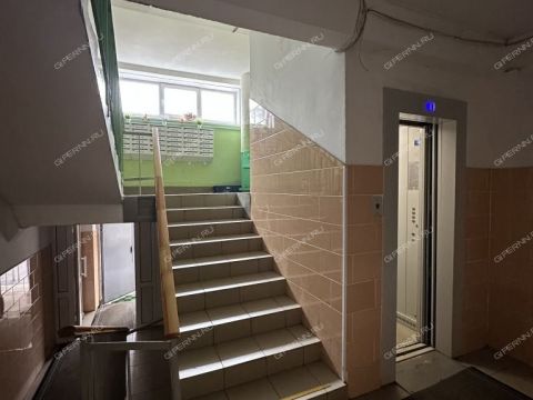 3-komnatnaya-ul-strokina-d-9 фото