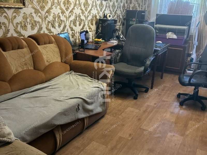 трёхкомнатная квартира на улице Германа Лопатина дом 9