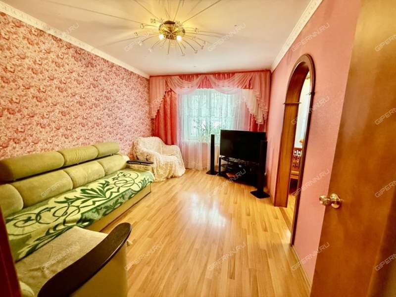 трёхкомнатная квартира на улице Челюскинцев дом 19