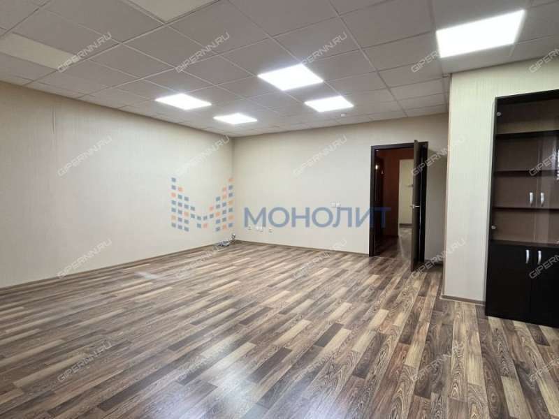 помещение под офис, торговую площадь на улице Германа Лопатина