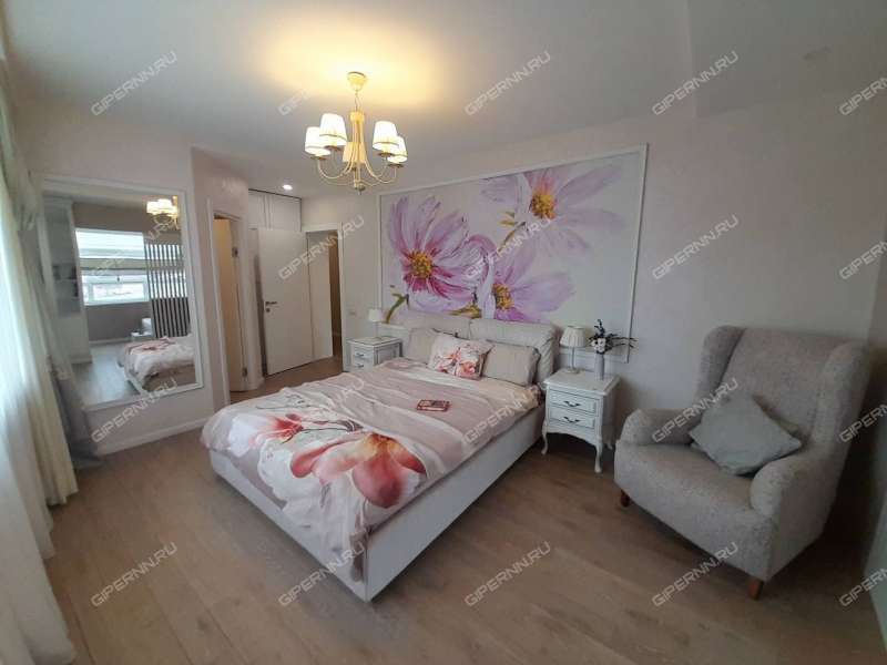 трёхкомнатная квартира на улице Родионова дом 193 к7