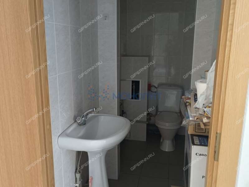 помещение под офис, торговую площадь на улице Невзоровых