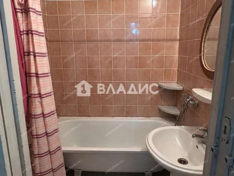 трёхкомнатная квартира на улице Красных Зорь дом 15