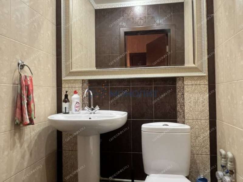 помещение под офис, торговую площадь на улице Германа Лопатина