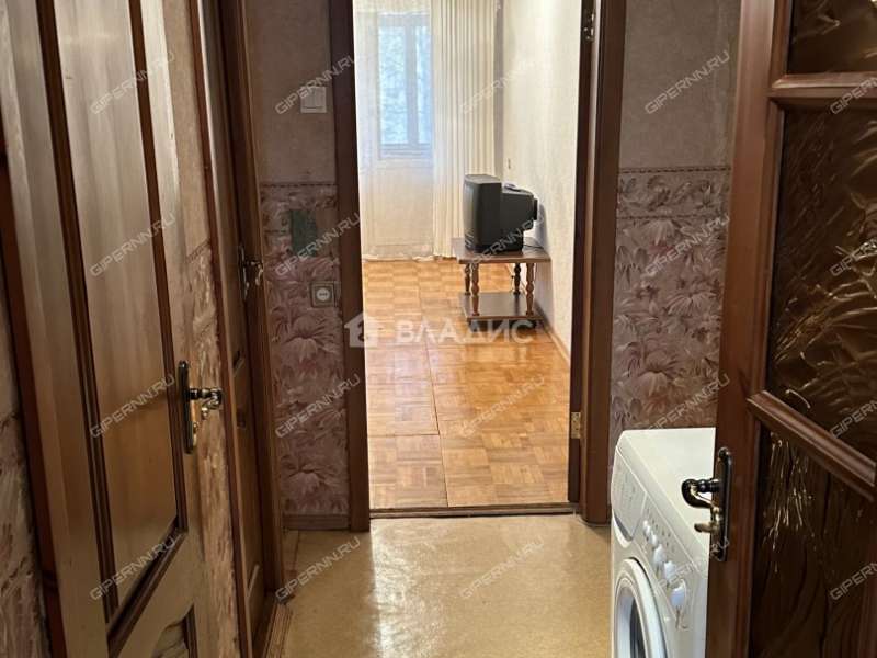 трёхкомнатная квартира на улице Верхнепечёрская дом 4