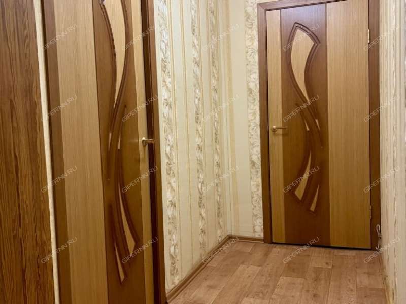 трёхкомнатная квартира на улице Героя Шнитникова дом 8