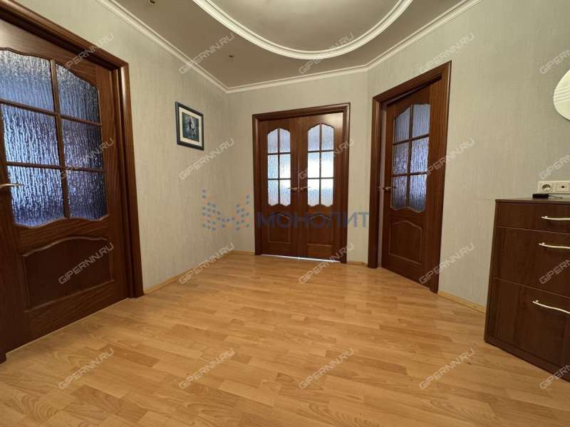 трёхкомнатная квартира на Керченской улице дом 28