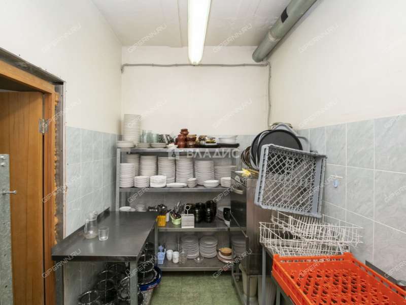 здание под офис, торговую площадь на улице Баранова