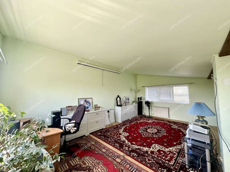 дом на  село Безводное