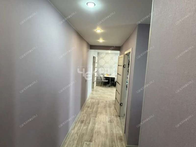 трёхкомнатная квартира в 2-м микрорайоне дом 20 город Кстово