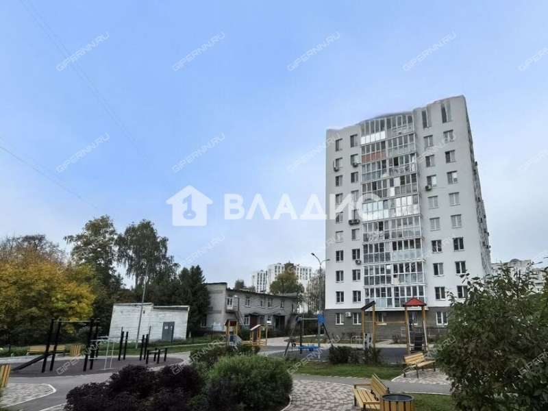 трёхкомнатная квартира на улице Героя Советского Союза Сафронова дом 20