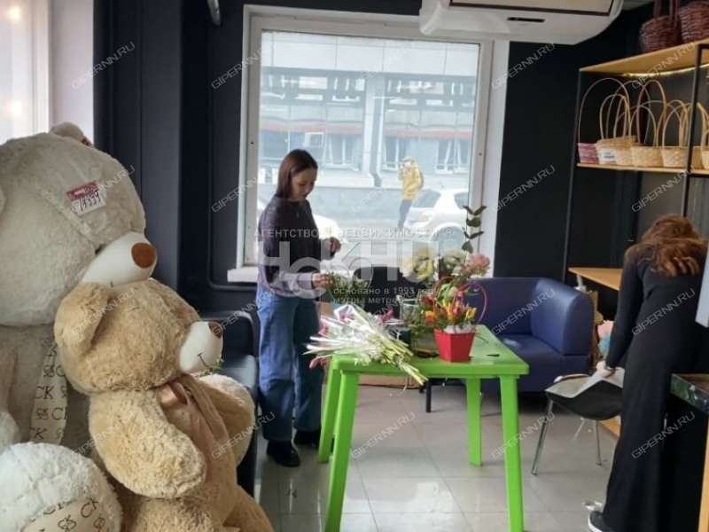 помещение под торговую площадь на площади Революции