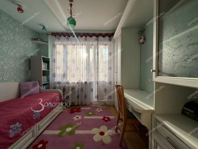 четырёхкомнатная квартира на улице Юлиуса Фучика дом 7