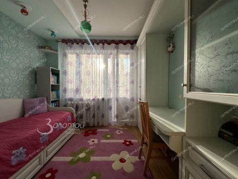 4-komnatnaya-ul-yuliusa-fuchika-d-7 фото