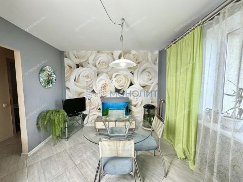 3-komnatnaya-ul-chkalova-d-28 фото