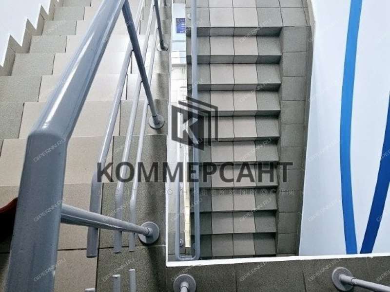 здание под офис, торговую площадь на улице Добролюбова