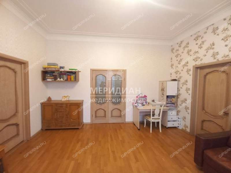 четырёхкомнатная квартира на улице Страж Революции дом 6/3